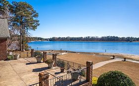 Lakeside Lane Retreat